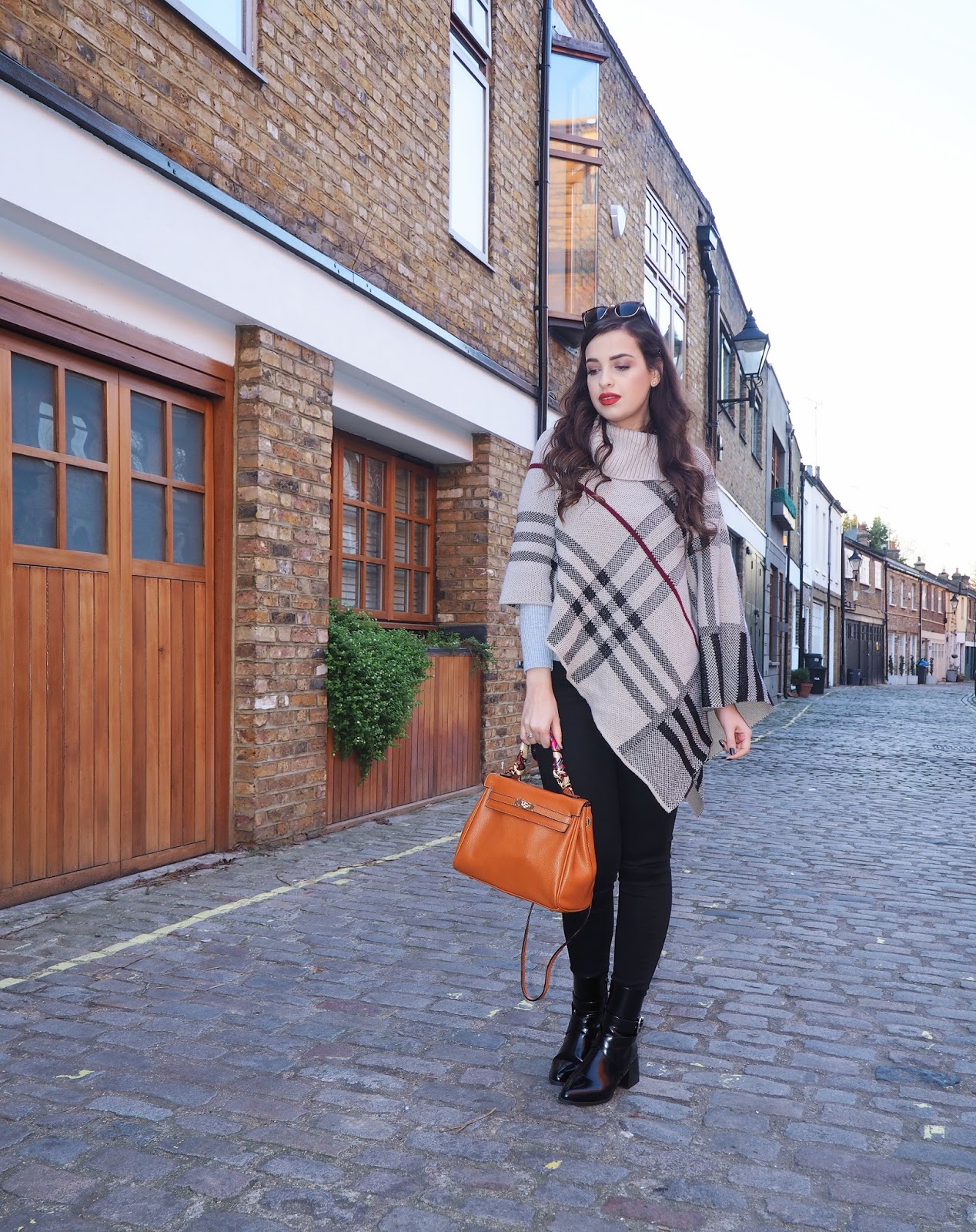 Burberry clearance poncho outfit